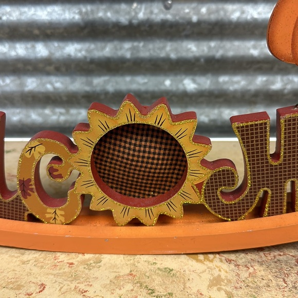 Welcome autumn curved sign and faux grass and in a paper bag - Picture 4 of 11